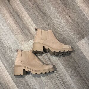 Steve Madden Suede Tan Boots